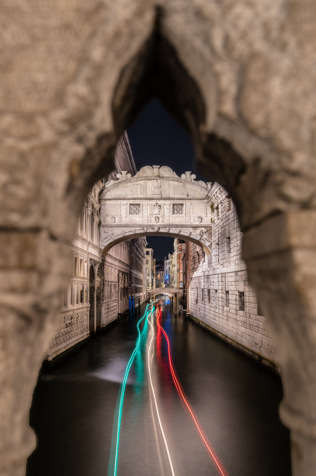 venezia-ponte-dei-sospiri-con-scia-tricolore
